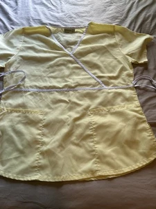 Women’s Shana Yellow Tied Back Scrub Top Size Large - Picture 1 of 6