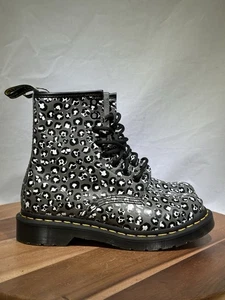 Dr. Martens Damen 5 Loud Leopard Gun Metal grau Kampfstiefel 27652 - Bild 1 von 10