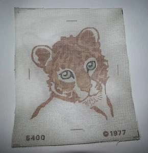 Tapiz de león duende de colección 1977 aguja 8x10" solo lona #6400 - Imagen 1 de 1