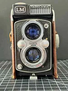 Yashica-Mat LM Vintage MTL 1070083 Film Camera w/ Case - Picture 1 of 1