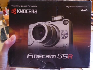 Kyocera Finecam S5R 5.0MP Kamera, Handbuch, Ladegerät, Trageriemen, 16MB SD-Karte, Akku - Bild 1 von 5