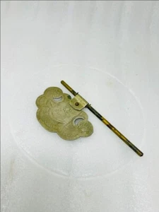 Ventilador de mano Pankhi vintage de latón tallado a mano antiguo adoración usado - Imagen 1 de 5