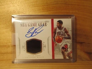 2014-15 National Treasures NBA Game Gear Signatures JR Jalen Rose 10/75 - Bild 1 von 2