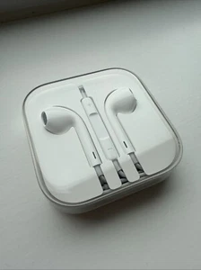 Genuine Apple iPhone 3.5mm EarPods Headphones EarPhones - Picture 1 of 1
