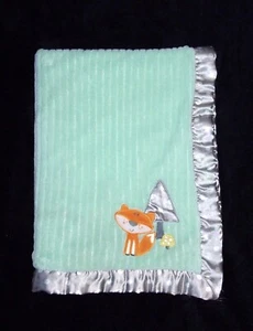 Tender Kisses grüner Fuchsbaum Pilz Babydecke grau Satin gepunktet Borte  - Bild 1 von 4