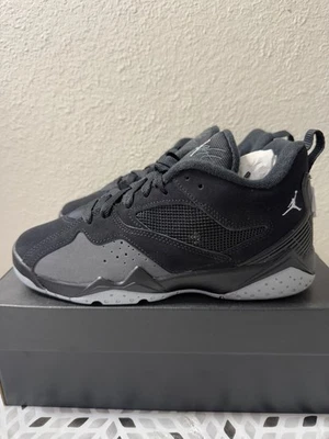 Big Kid's Jordan MVP '92 Preto/Lobo Cinza-Antracite (HQ4427 002) TAMANHO 5,5Y - Imagem 1 de 4