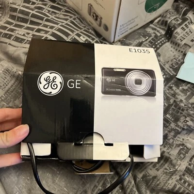 GE E1035 Compact Digital Camera 10.1MP, 2.7" LCD Boxed - Image 1 of 4