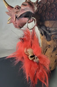 3D Schädel Knochenkopf Schlüsselanhänger Motorrad Wächter Gremlin Engel Biker Auto rot - Bild 1 von 8