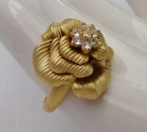 Anillo Premier Designs 'In Bloom' tono dorado mate con detalles de cristal talla 9,25 - Imagen 1 de 7