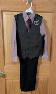 Neu mit Etikett Jungen Größe 7 4 Stck. Anzug Outfit Knopfleiste Hemd Kleid Hose Weste Krawatte Set - Bild 1 von 1