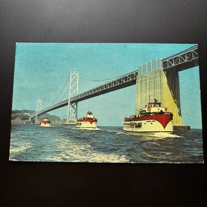 Fishermans Wharf Harbor Tour Boats leave Pier 43 1967 FABVINTY BARGAIN POSTCARD - Picture 1 of 2
