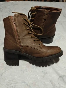 Forever Brown Lace-Up Boots with Chunky Sole Pre Owned Size 6 - Picture 1 of 7
