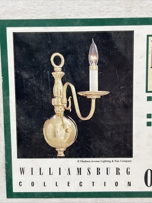 Aplique de pared vintage de latón estilo colonial Madison Avenue lámpara individual Foto 1 de 4