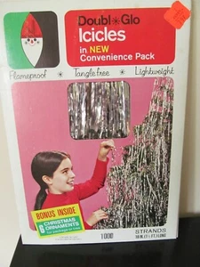 Doppio Glo Silver Icicles 1000 fili con ornamenti di carta anni 70 vintage NOS - Foto 1 di 3