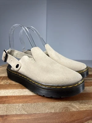 Zuecos Dr. Martens Carlson de gamuza con tirantes para mujer EE. UU. 5 Reino Unido 3 arena cálida Foto 1 de 4
