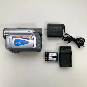 JVC GR-D30U 700x Digital Zoom MiniDV Digital Video Camera W/ Battery For Parts - Picture 1 of 10