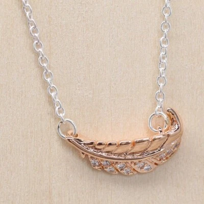 Nuevo Pandora Dos Tonos Flotante Curvado Pluma Collar 382575C01-45 W Caja con Bisagras Foto 1 de 4