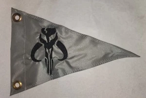 MITOSAURIO 12x18 Triángulo Bandera ATV JEEP HIDRODESLIZADOR VELERO Triciclo Reclinado Personalizado - Imagen 1 de 4
