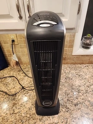 ¡CALIDAD! Calentador de espacio eléctrico torre cerámica oscilante Lasko.  Foto 1 de 4