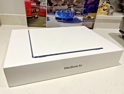 Apple MacBook Air 15” 2025 256GB SSD 16GB Ram 10C CPU 10C GPU M4 Midnight - Image 1 of 4