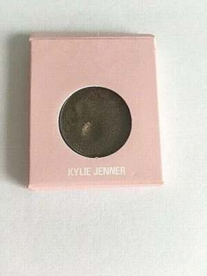 Sombra de ojos Single Pan Kylie Cosmetics "TAKE TWO" nueva en paquete metálico código postal leer Foto 1 de 2
