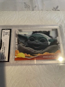 SPEEDER BIKE DELIGHT 2020 TOPPS THE MANDALORIAN BABY YODA # 23 GRADED 10 L@@@K - Picture 1 of 2