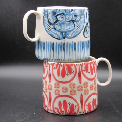 Tazas Anthropologie Pome, dos (2), florales rojas y azules, pintadas a mano Jumbo, 20 oz Foto 1 de 4