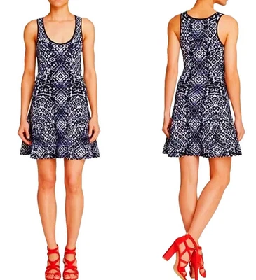 Share Torn by Ronny Kobo Gamma Pop Geo Estampado Ajuste y Acampanado Vestido Tejido Sin Mangas S Foto 1 de 4