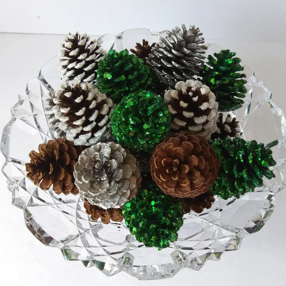 Centro de mesa Holiday Piñecone Bowl verde brillo plata blanco mezcla plato de cristal Foto 1 de 1