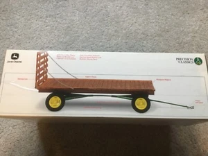 John Deere Hay Wagon 1:16 Scale Precision Classics No. 15134 - Picture 1 of 6