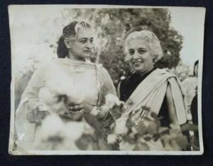 1952 INDIA BEGUM BHOPAL WITH MS VIJAY LAKSHMI PANDIT 11.4 X 8.8 CM LOT 5 - Picture 1 of 2