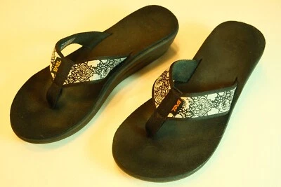 Teva Voya 楔形人字拖黑色 10 码,轻度使用 - 14.99 — 第 1/4 张图片