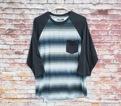 🔥 Camisa RetroFit Manga 3/4 Raglán Rayas Para Hombre Mediana M Gris Blanco Azul Foto 1 de 4