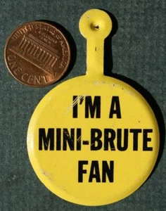 1960-70 Era Milwaukee Wisconsin Berndt Buick Opel Mini Bruto Coche Solapa Pestaña Pin- - Imagen 1 de 1