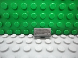 Lego 1 Piastrella Stampata 1x2 Grigio Bluastro Scuro con Tastiera NUOVO - Foto 1 di 1