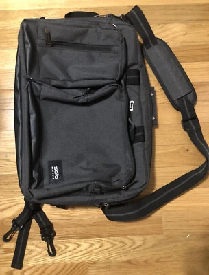 Solo New York convertible laptop bag/back pack, 17x13, Hunter Green/Black EUC - Image 1 of 4