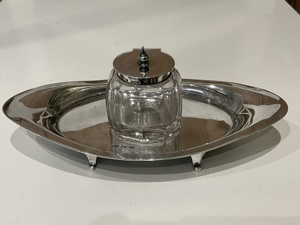 Hermoso conjunto ordenado de tinta de plata maciza de Atkin Brothers Sheffield 1928 Foto 1 de 4