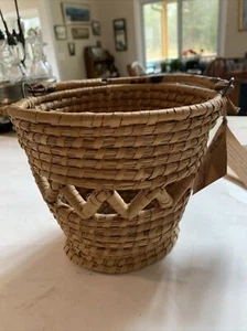 GCALEKA VINTAGE WOVEN BASKET WITH HANDLE - Picture 1 of 5