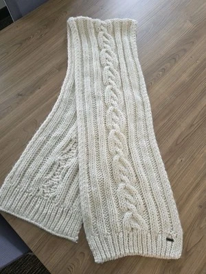 Bufanda de punto marfil Hollister nueva sin etiquetas Foto 1 de 4