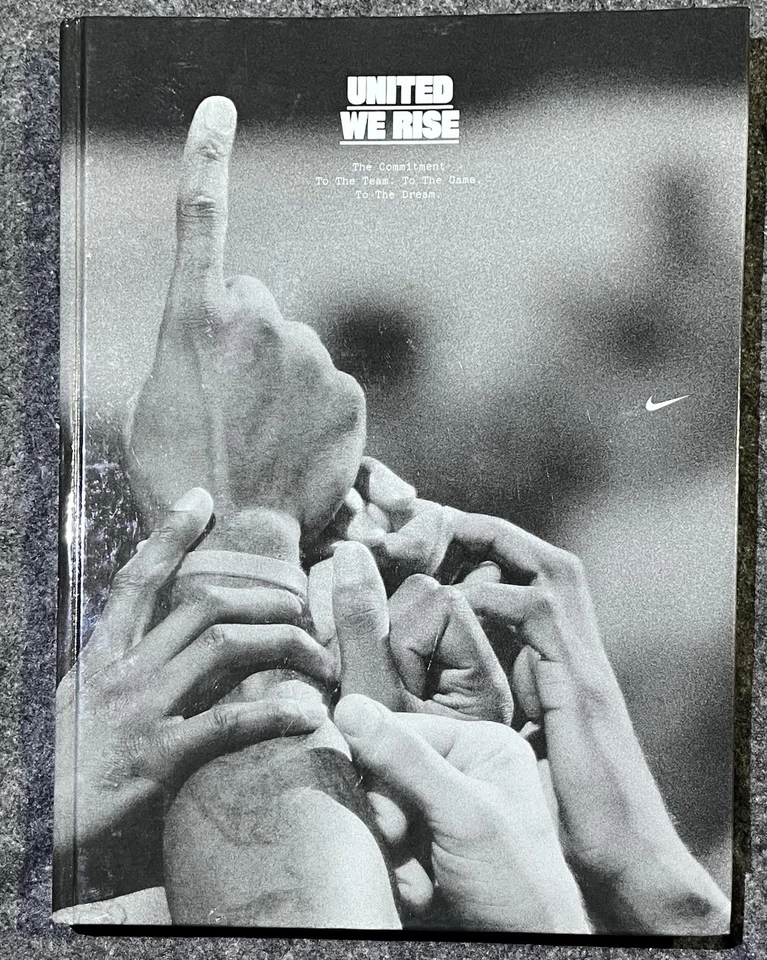 Libro de fotos raro BTS LeBron James autografiado Nike 2008 Juegos Olímpicos USAB equipo canjeado Foto 1 de 4