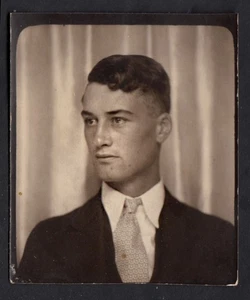 MOVIE-STAR HANDSOME MAN METROSEXUAL STUD ~ 1930s PHOTOBOOTH PHOTO gay - Picture 1 of 1