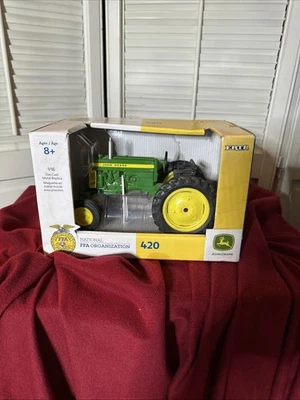 Tractor fundido a presión John Deere 420 1/16 FFA en caja Foto 1 de 4