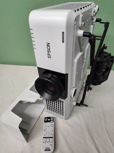 Epson PowerLite L610U Wireless WUXGA 3LCD 6000 Laser Projector w/ mount 2646hr - Picture 1 of 10