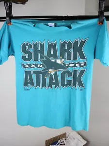 T-shirt San Jose Shark Attack Teal taglia S grafica molto pulita e bella - Foto 1 di 6