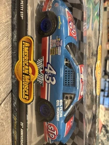 Ertl 1/18 Scale Diecast 7805 - Richard Petty STP 25th Anniversary Nascar - Picture 1 of 6