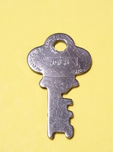 Llave De Colección D63 LONG Mfg Company Atkinson Largo ETERNO Baúl Footlocker D-63 - Imagen 1 de 5