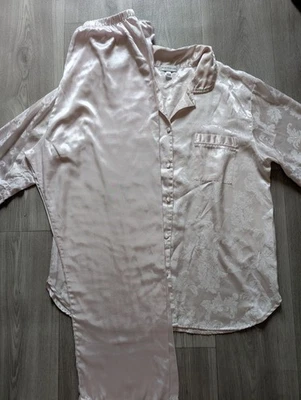 Conjunto de pijama Miss Elaine blanco floral jacquard satinado talla L Foto 1 de 4