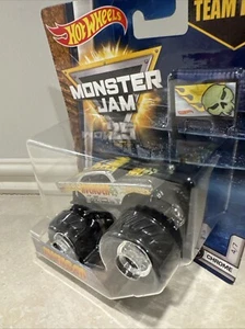 HOT WHEELS MONSTER JAM 1:64 TEAM FLAG AVENGER Chrome Edition 2016 new signed - Picture 1 of 4