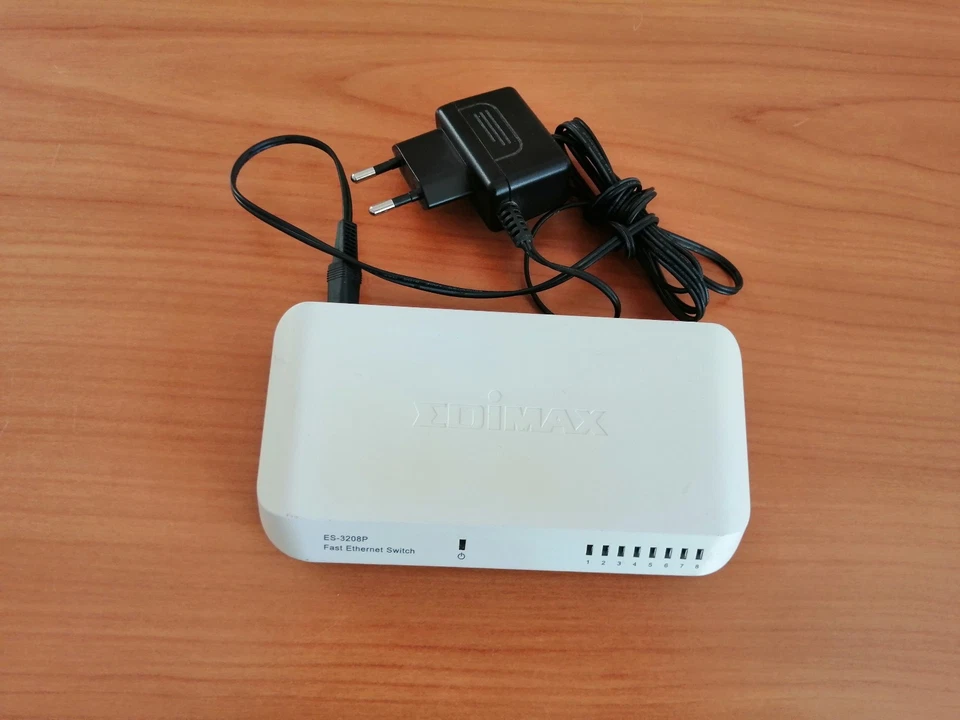 ES 3208P Edimax Netzwerkswitch - Bild 1 von 1