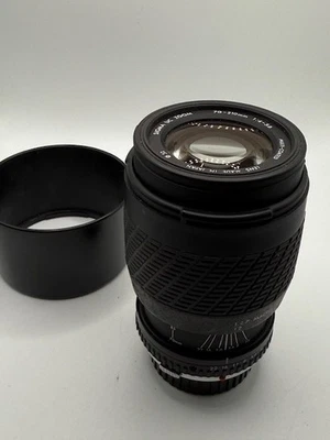 Sigma 28-70mm f/3.5-4.5  Macro UC Zoom Lens Olympus OM Mount + cap & hood - Image 1 of 4